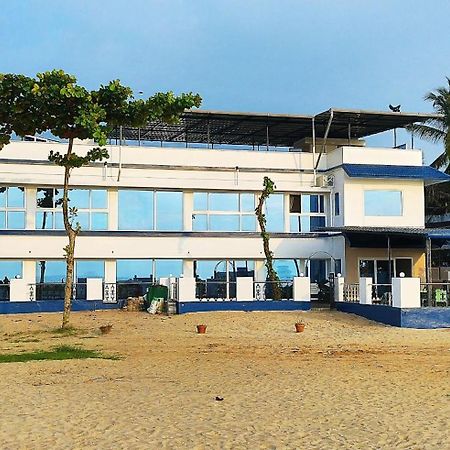 アラッペイ ホリデイ ビーチ リゾート アーラップーザ県 エクステリア 写真